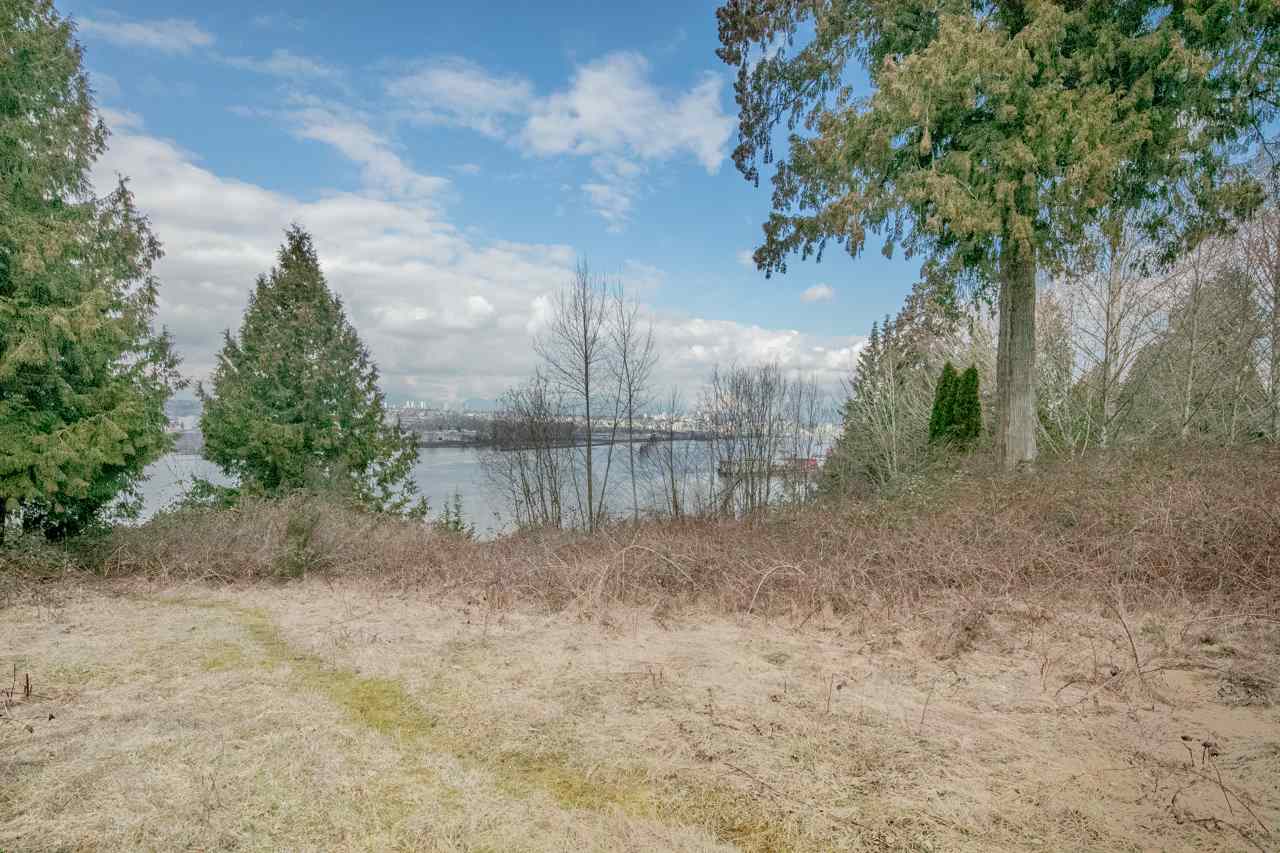 r2348967