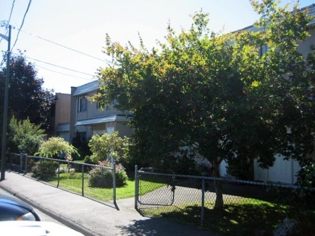 r2349221
