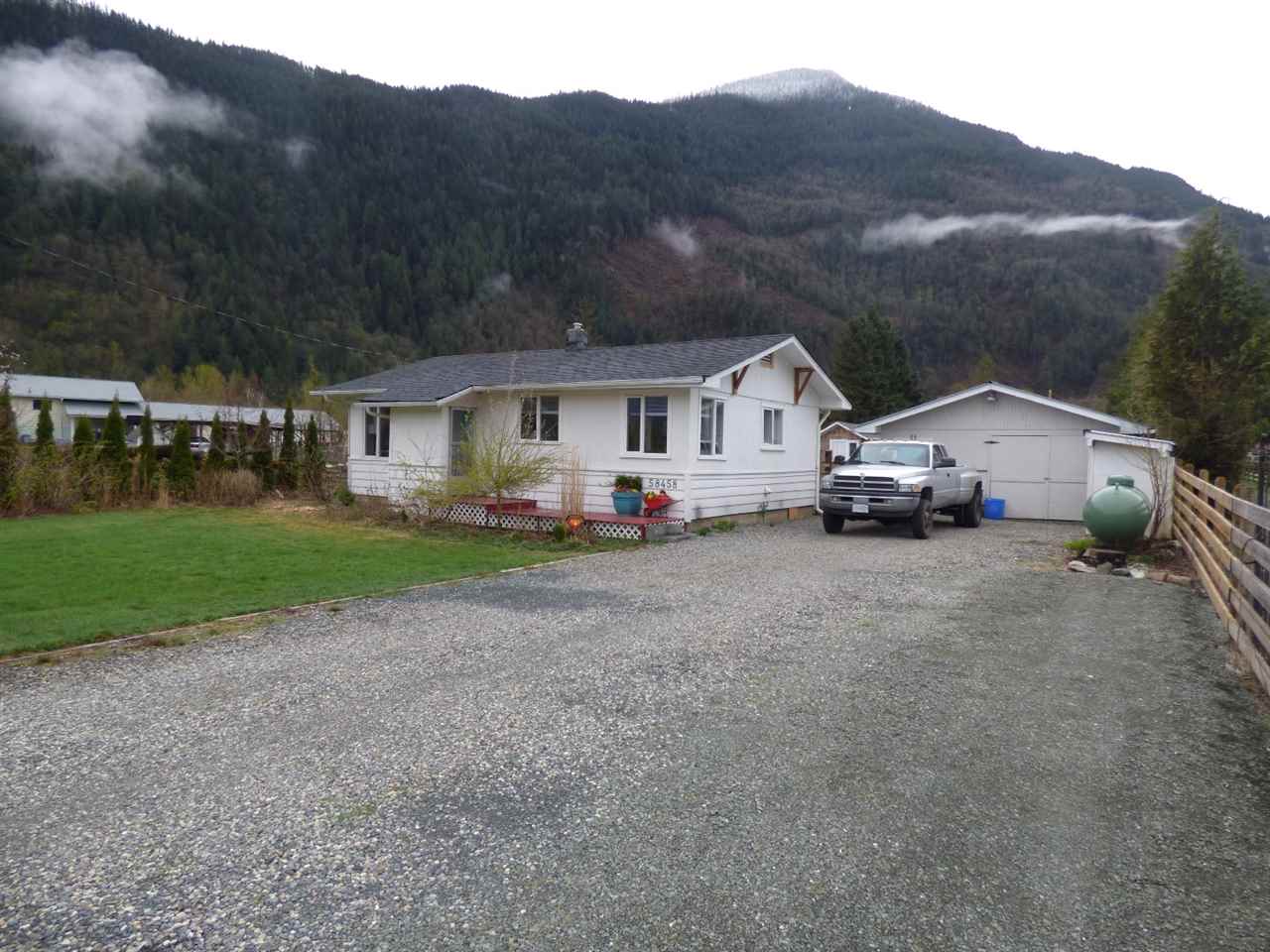 r2356946