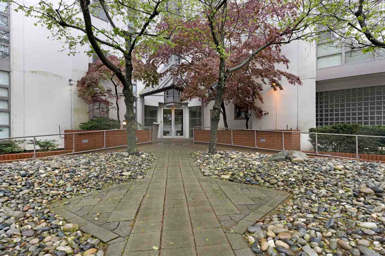 r2360978